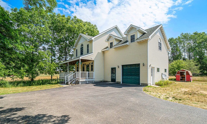 Frankfort House | Lovely, dog-friendly home surrounded by farmland - walk to the lake & town