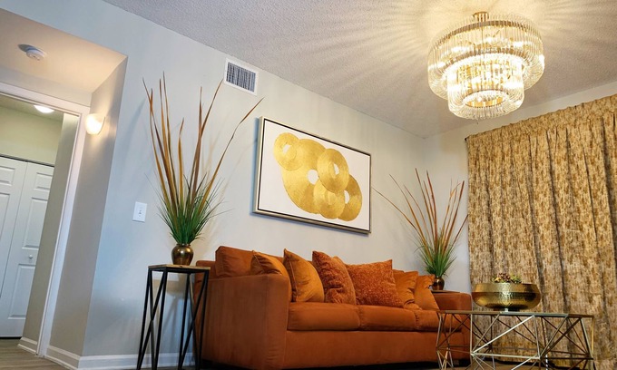 Miramar Apartment | Lovely Elegant 2 Bed 2 Bath in Miramar