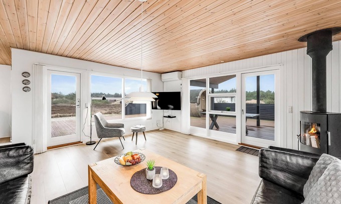 Sondervig Cottage | Lovely holiday home with an outdoor sauna and a 6-person outdoor spa - 1023