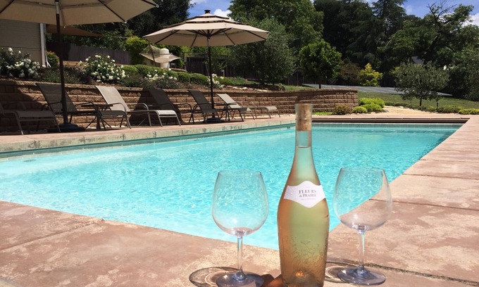 Sonoma House | Lovely Home & Cottage with Pool, Bocce and Game Room Near Sonoma Square