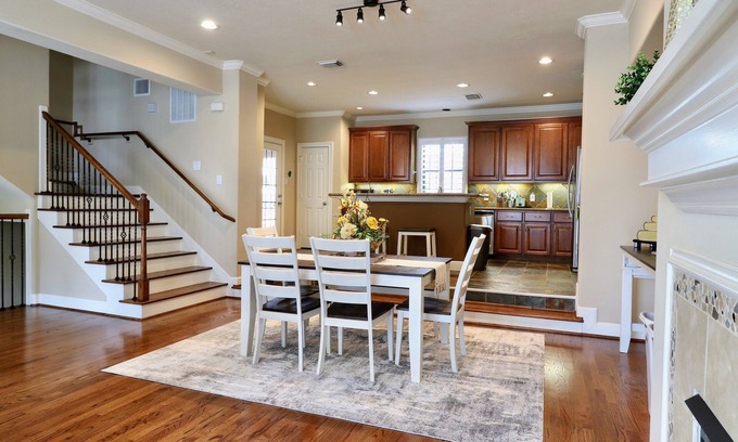 Montrose House | Lovely home - Great location River Oaks Houston Texas