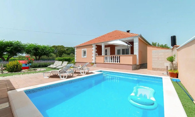 Benkovac House | Lovely home in Benkovac with WiFi