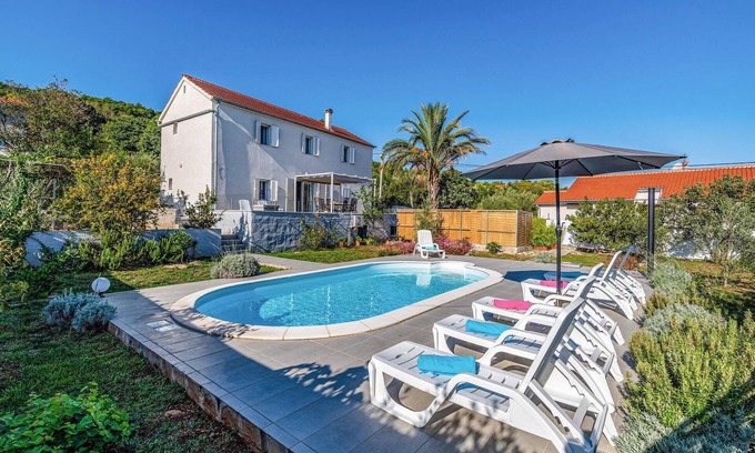 Brbinj House | Lovely home in Brbinj with WiFi