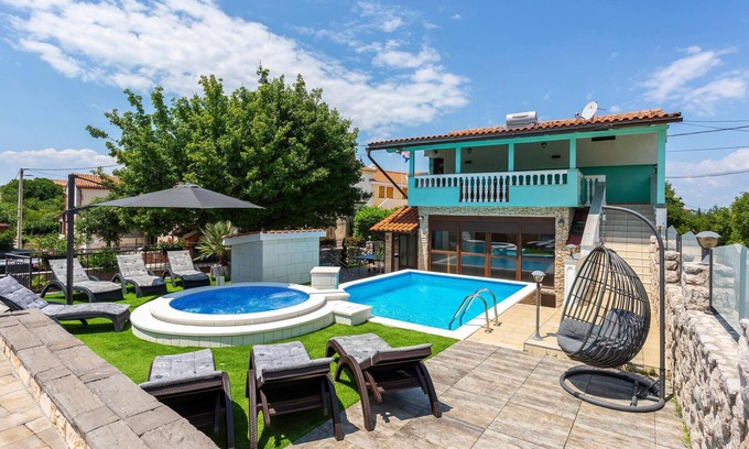 Gabonjin House | Lovely home in Gabonjin with kitchen