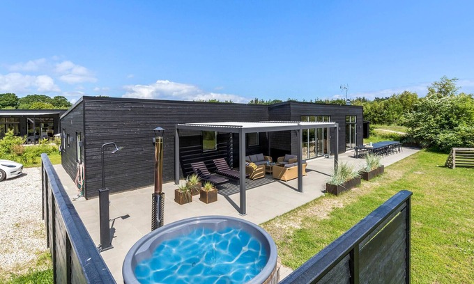 Fjellerup Strand House | Lovely home in Glesborg with WiFi