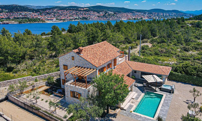 Sibenik House | Lovely home in Jadrija with WiFi