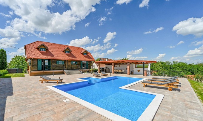 Varazdinske Toplice House | Lovely home in Lestakovec with kitchen