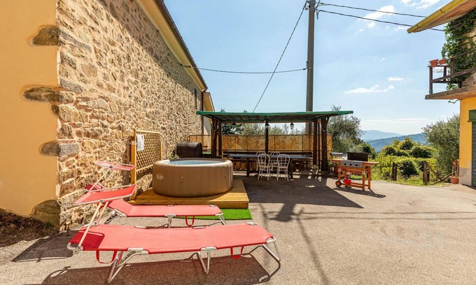 Macchino House | Lovely home in Marliana with WiFi