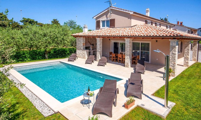 Medulin House | Lovely home in Medulin with WiFi