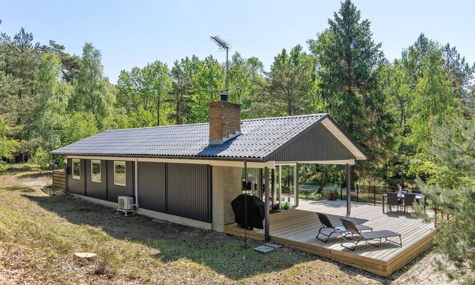 Dueodde House | Lovely home in Nexø with kitchen