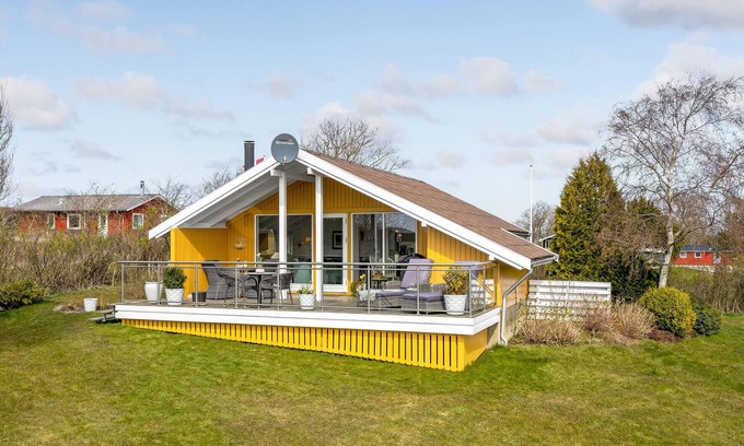 Floutrup House | Lovely home in Roslev with kitchen