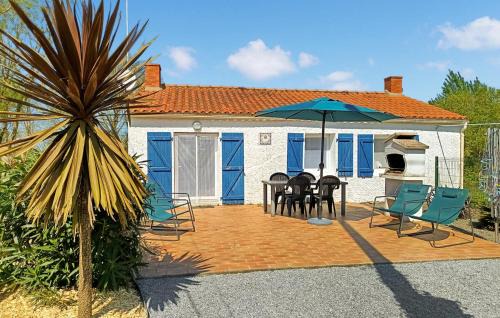 Saint-Urbain House | Lovely Home In St Urbain With Kitchen