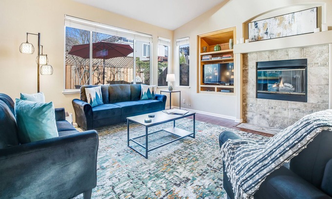 Windsor House | Lovely home next to golf course in heart of wine country w/AC, patio, hammock