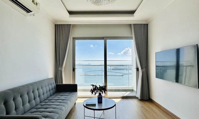 Hon Gai Apartment | Lovely homestay on 29th floor, beautiful sea view, full equipped,3 mins to beach