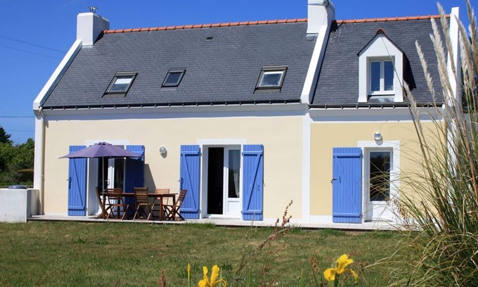 Locmaria House | Lovely house 600m from the beach, enclosed garden