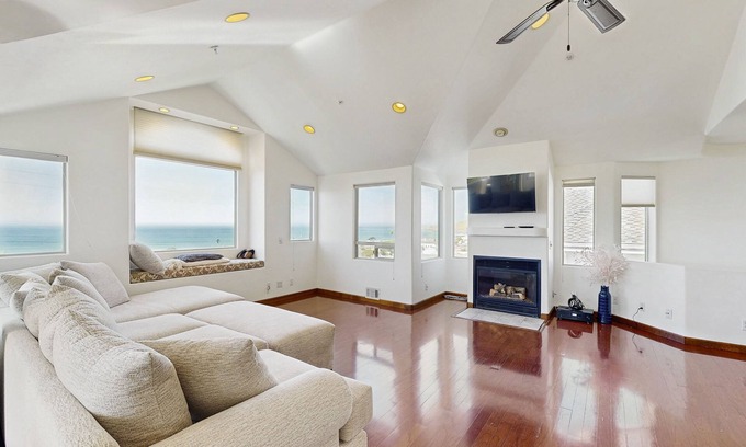 Cayucos House | Lovely House w/Beautiful Ocean Views, Grill & Jetted Tub - Walk to Beach & Town