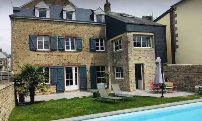 Avranches House | Lovely house with swimming pool in town center near Mont St Michel