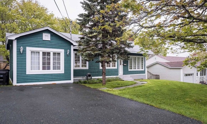 West End Apartment | Lovely Main Floor House located in Quiet Area