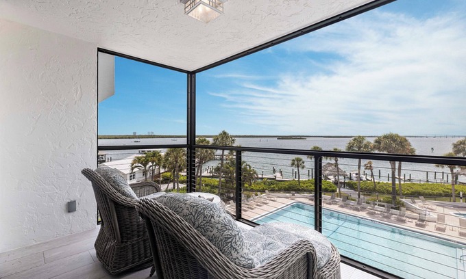 Marco Island Condo | Lovely Marco Island Condo w/Private Bay View