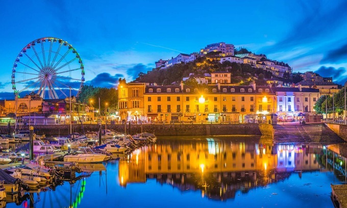 Torquay Villa | Lovely Period Villa sleeps 8 resting in Torquay