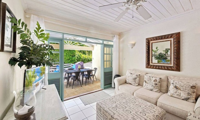 Mount Standfast House | Lovely private townhome with pool in Mount Standfast