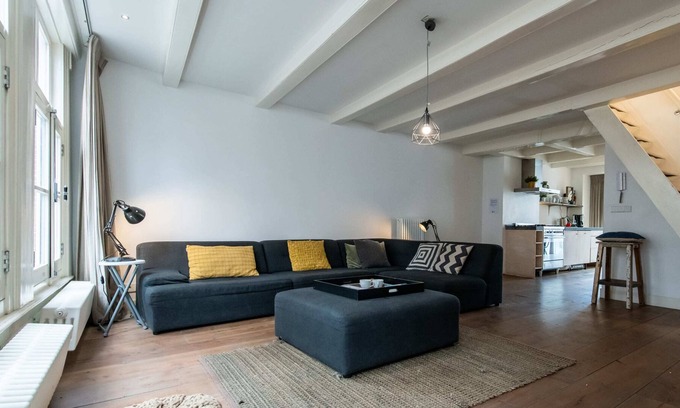 Jordaan Apartment | ★ Lovely Private & Modern Apartment in heart of city center w/ Balcony!