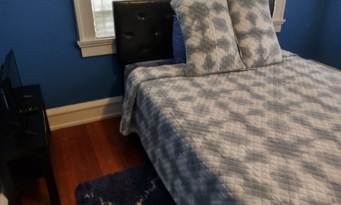 West End Bed & Breakfast | Lovely Private Suite in Historic West End!