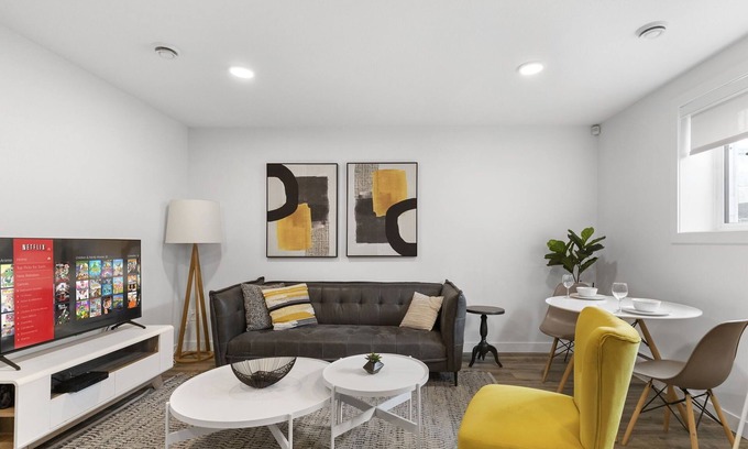 Jasper Place House | Lovely Queen Bed Near/Wem W/Prkg