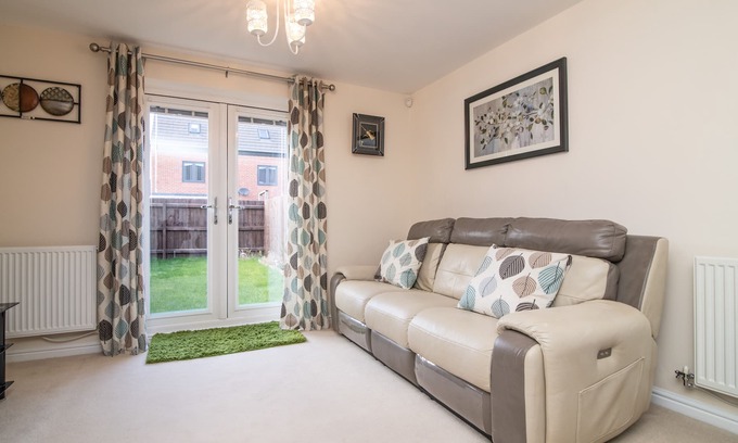 Wolverhampton House | Lovely quiet two bedroom house with driveway parking.