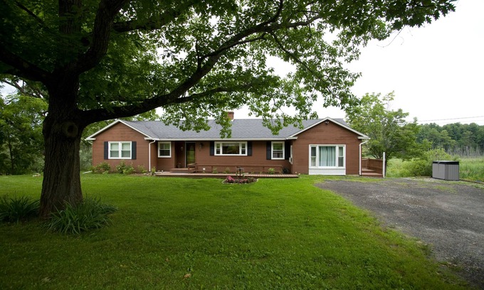 Richmond House | Lovely ranch home getaway in The Berkshires- just 6 miles to Tanglewood