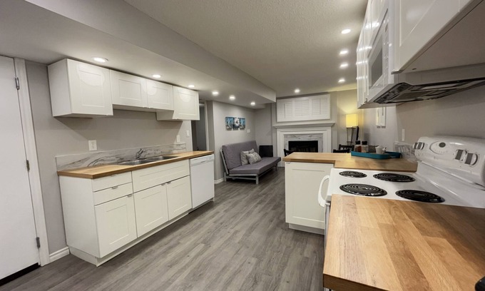 Southwest Edmonton House | Lovely renovated 3-bedroom in South-Central Edmonton