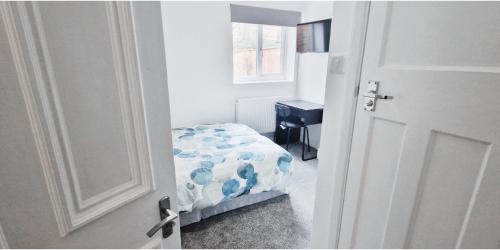 Forest Fields Apartment | Lovely Room at The Burford Hideaway