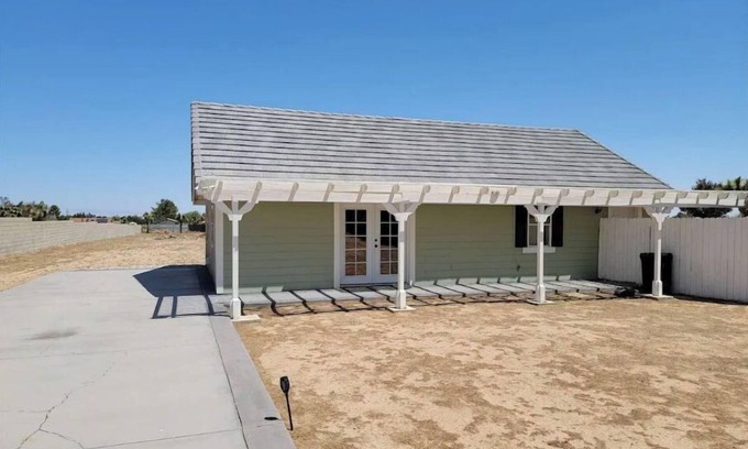 Lancaster House | Lovely Spacious 1 Bdrm Entire home w/3 Queen Beds
