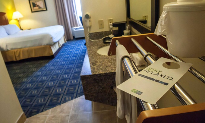 Tucson House | Lovely, Spacious Room w/ Modern Comforts & Pool