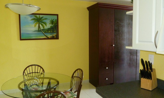 Williams Town Condo | Lovely Studio Apartment on the South shore of Grand Bahama Island at Coral Beach