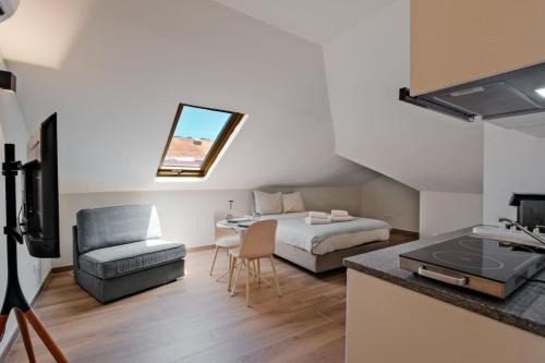 Alvalade Apartment | Lovely studio fully equipped near subway N10 - Shared bathroom with another Studio