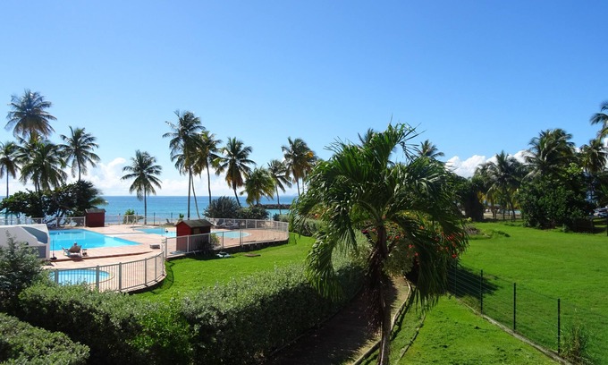Pointe de la verdure Apartment | Lovely Studio, sea view and beach access 50 m'away