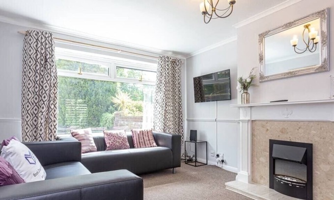 Newcastle-upon-Tyne House | Lovely Stylish 3 Bedroom House Central Gosforth