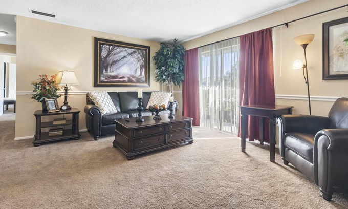 Melbourne Apartment | Lovely Two Bedroom Apartment in Melbourne FL with Pool, Gym and Laundry