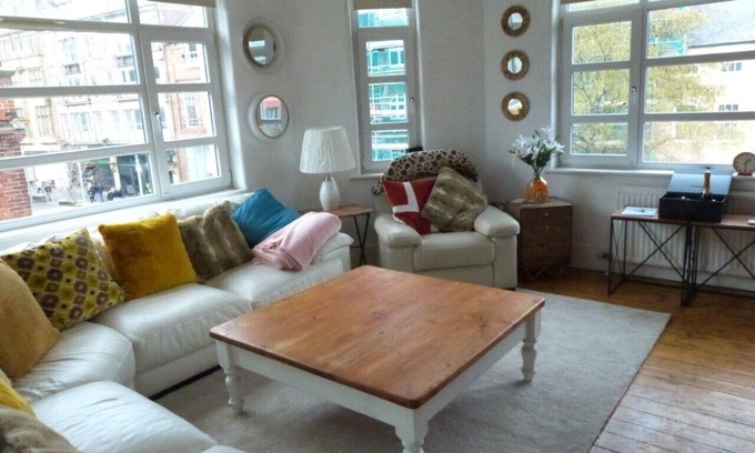 Newcastle-upon-Tyne Apartment | Lovely Two Bedroom Flat in the VERY CENTRE of Newcastle