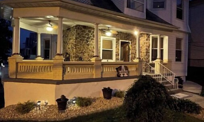 Jersey City Apartment | Lovely Victorian Home. Spacious 2 bedroom w/Parking. Bed & Breakfast Type Space