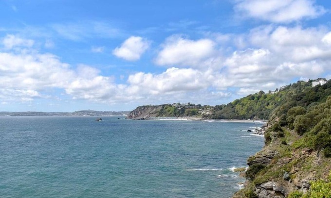 Torquay Villa | Lovely Villa 3 king 1 double 1 double sofa 1 bunk