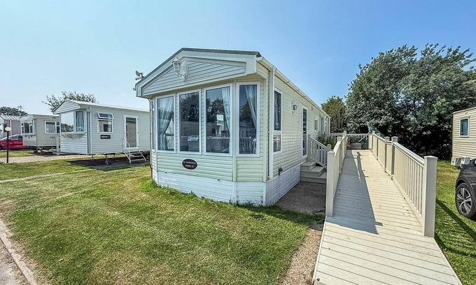 Mappleton House | Lovely wheelchair friendly caravan at Skipsea Sands in Yorkshire ref 41167WF