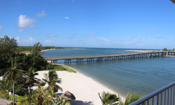 Fort Myers Beach Hotel | Lovers Key Beach Club by Check In Vacation Rentals