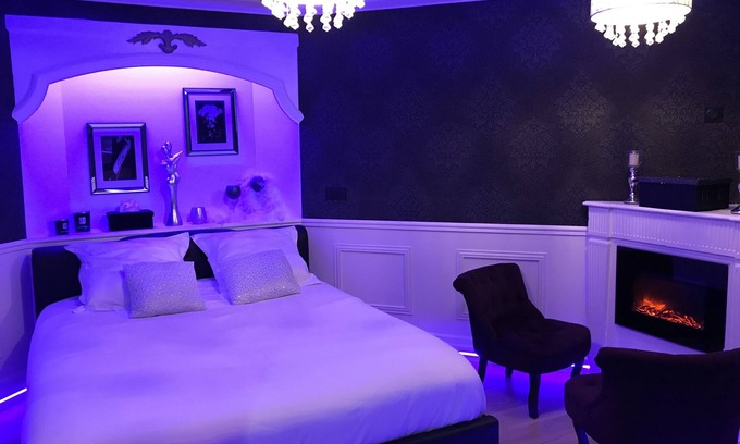 Lannion Apartment | Lovin'Room Romantic Suite with private Jacuzzi