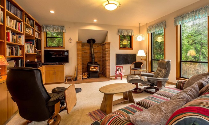 Bainbridge Island House | Low bank waterfront on peaceful Fletcher Bay. Perfect for families or reunions.