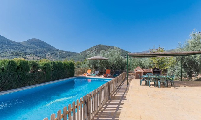 Carcabuey House | Low cost house, incredible location in the center of Andalucia, AC, WIFI, 12 pax.