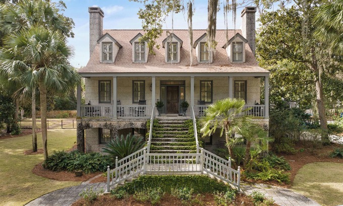 Sea Island House | Low-Country Cottage with Pool 5 minutes from Sea Island Beach