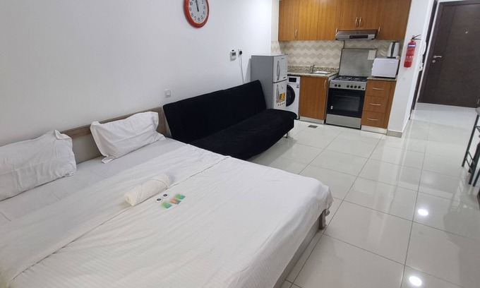 Sheikh Zayed Road Apartment | Low-Priced Studio for Rent in Dubai