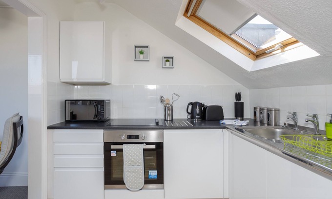 Southsea Apartment | Lowcay Apartment C